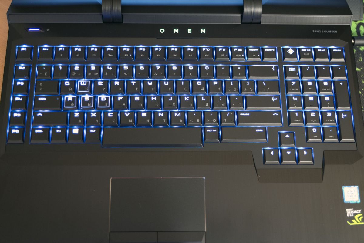 HP Omen X 17ap004ur - механическая клавиатура с подсветкой