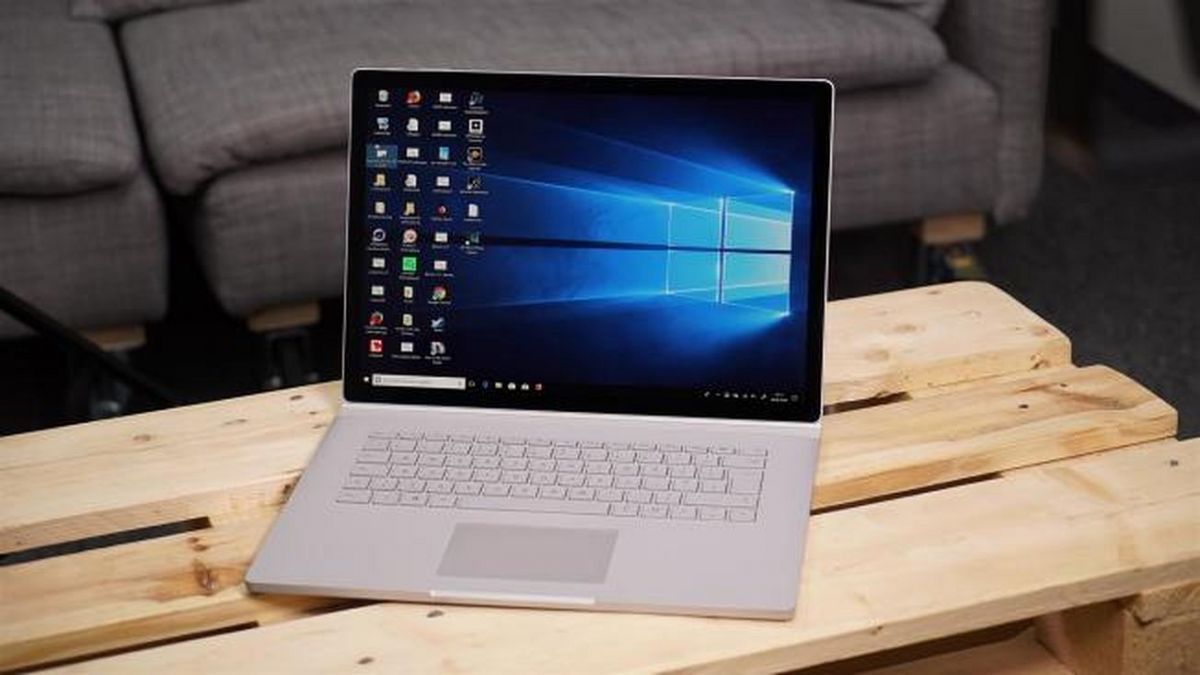 Surface Book 2 может заряжаться через разъем Surface Connect или порт USB Type-C