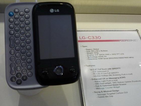 LG C330: сенсорный телефон с выдвижной QWERTY-клавиатурой 
