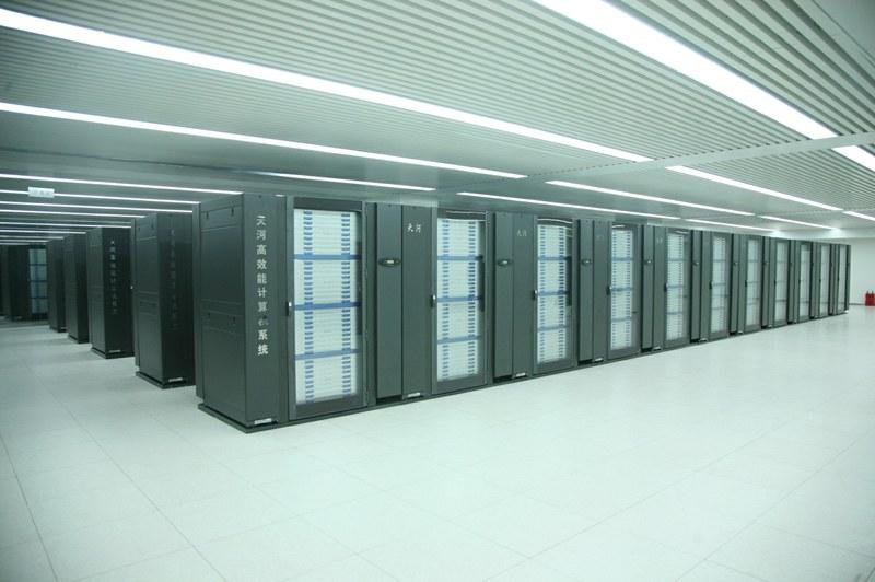Tianhe-1A, расположенный в Национальном Супервычислительном Центре Тяньцзиня, Китай, стал самым быстрым в мире суперкомпьютером в рейтинге Top 500 в ноябре 2010 года