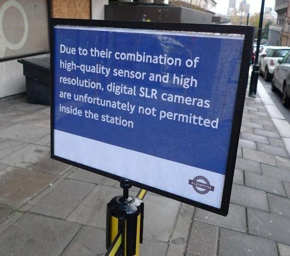 В станциях-музеях Лондоского метрополитена запретили использовать цифровые 