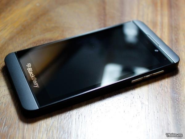 BlackBerry L-Series - первый смартфон на BB10