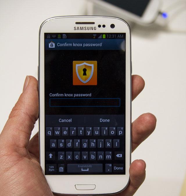 Компания Samsung представила защитное решение KNOX, предназначенное для смартфонов и планшетов на базе Андроид