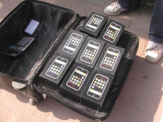 Партия поддельных iPhone в Гуанчжоу. Источник - Ubergizmo