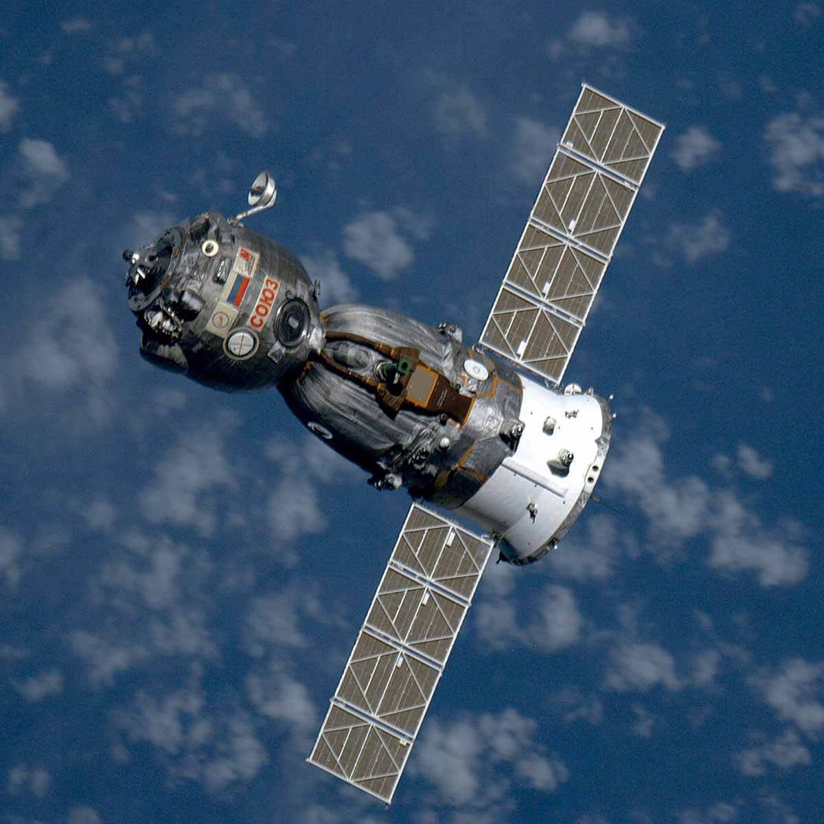 Фото корабля союз в космосе