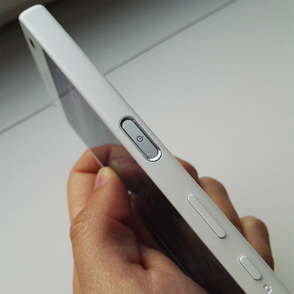 Sony Xperia Z5 Compact: дактилоскопический датчик