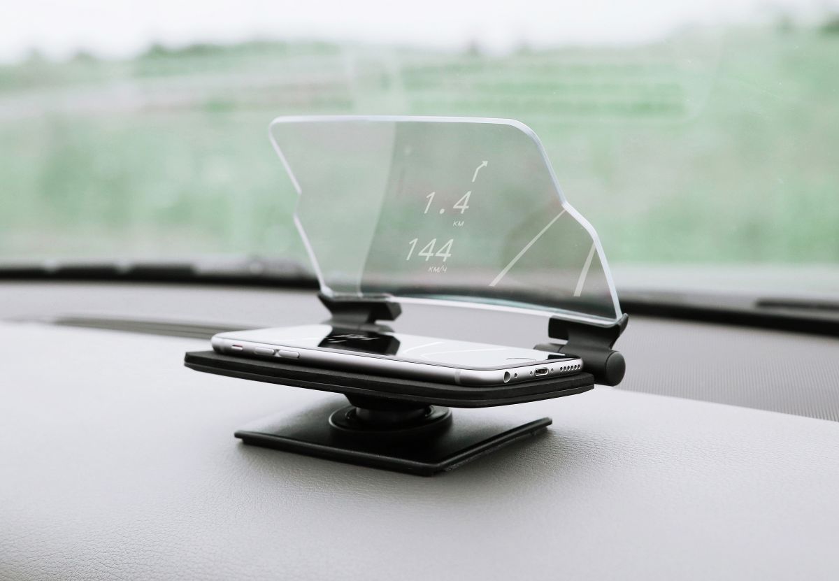Часы на лобовое стекло. Проекционный дисплей Hudway Glass. HUD проекция на лобовое стекло. Автомобильный проектор на лобовое стекло. Дисплей на лобовое стекло.