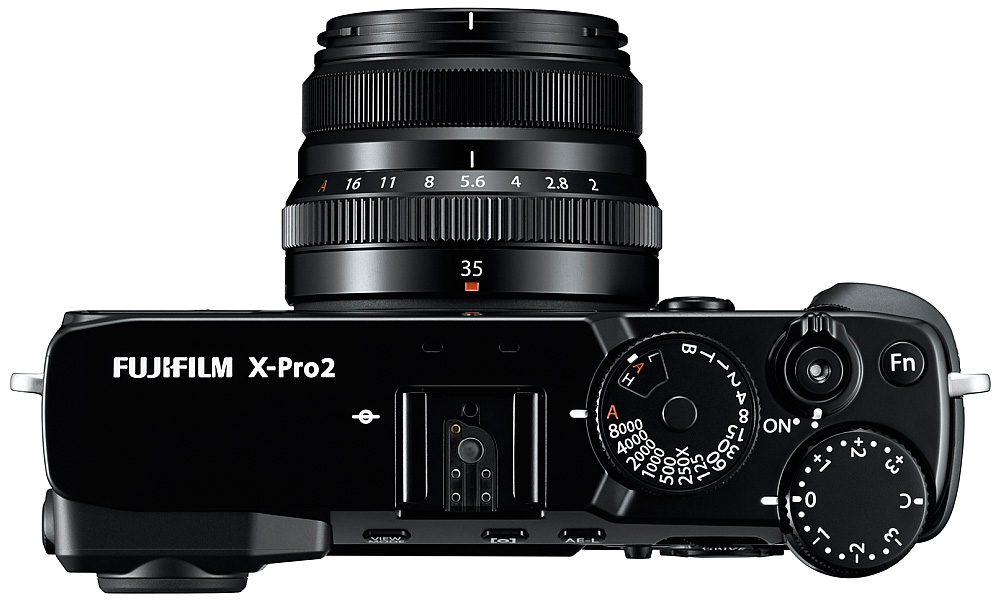Fujifilm X-Pro2: Нововведение — у камеры есть колесико настройки ISO и экспозиции, которое напоминают аналоговые зеркальные камеры.