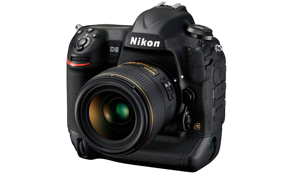 Цифровые камеры 2016 года: С выходом Nikon D5 производитель поднимает класс полноформатных камер на совершенно новый уровень — 14 кадров в секунду, до 200 снимков формата RAW в серии, видео UHD и светочувствительность сенсора до трех миллионов ISO!