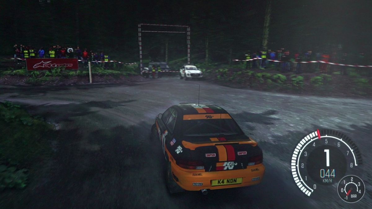 Dirt Rally (1080p, Ultra-Profil): наш гоночный болид несется со склона на скорости 86 FPS.