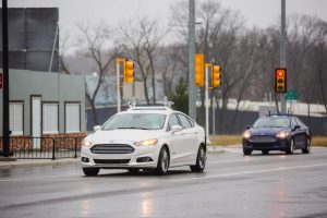 Тестовый полигон. Тесты автономного Ford Fusion проходят в Mcity, первом в мире городе-полигоне, созданном Мичиганским университетом.