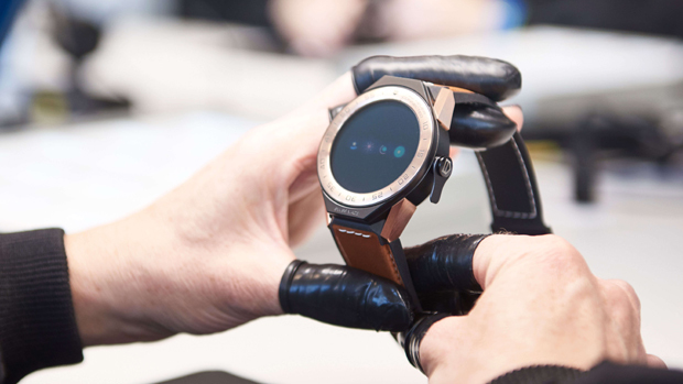 Умные часы стоимостью 100 000 руб.: компания Tag Heuer представляет новую модель