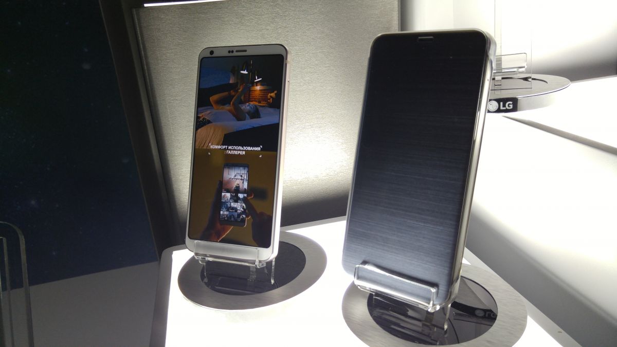 В Москве представлен флагманский смартфон LG G6, обладающий противоударным свойством
