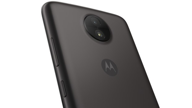 Смартфон с Android 7 всего за 7000 рублей: Moto C — новый потенциальный хит продаж