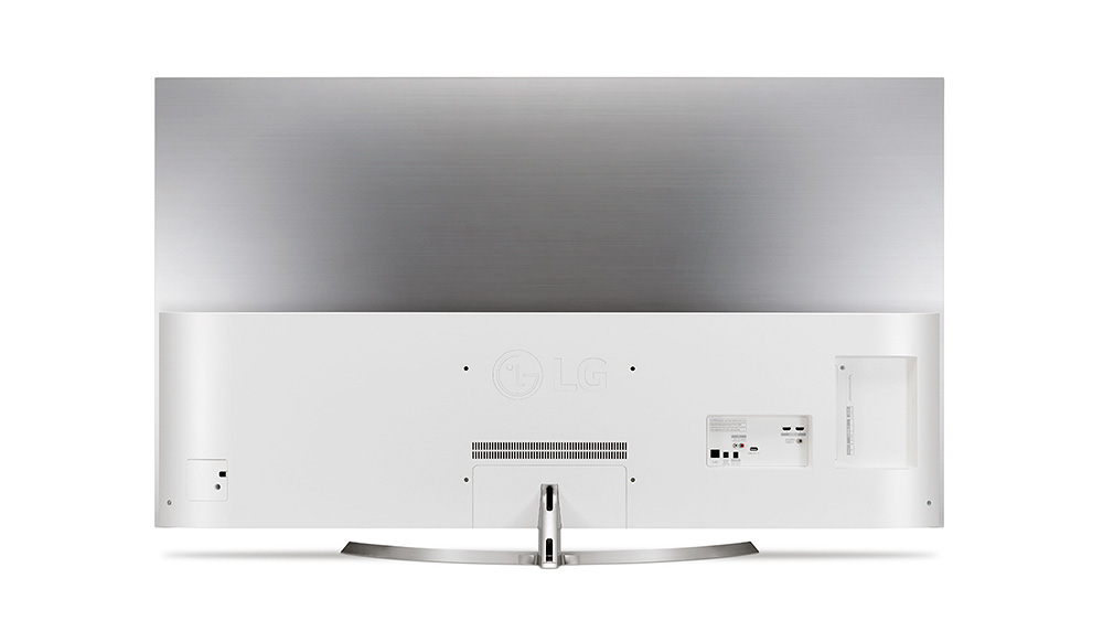 LG OLED65B7V: обратная сторона телевизора предлагает место для подключения достаточного количества внешних устройств.