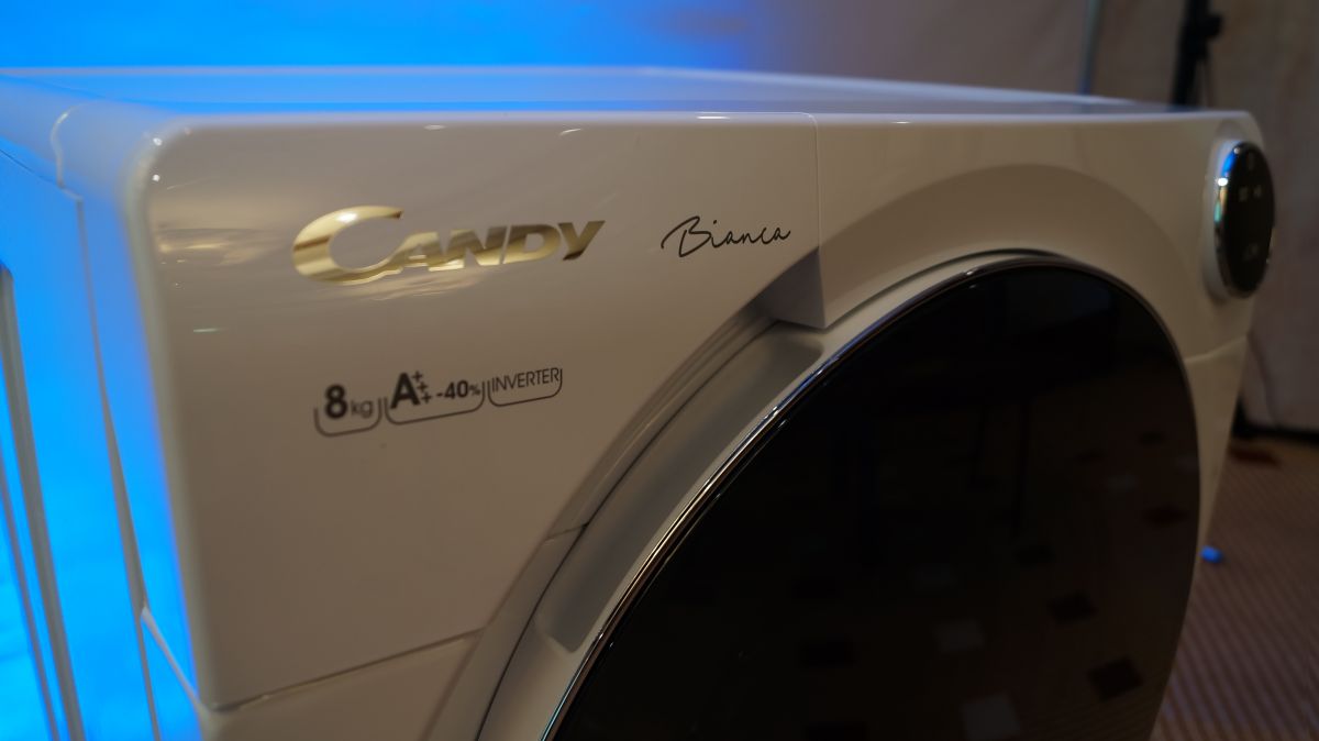 «Умная»  стиральная машина Candy Bianca с голосовым ассистентом приходит в Россию
