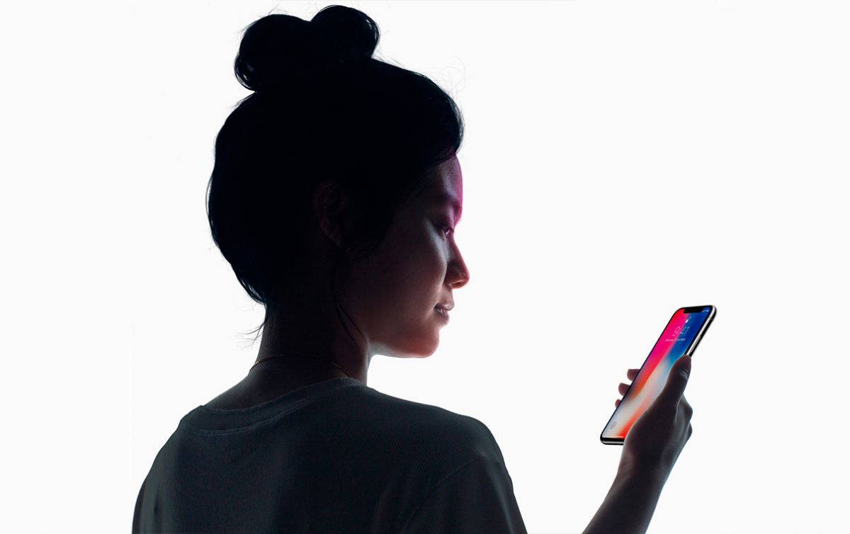 iPhone X теперь можно разблокировать и через Face ID – то есть собственным лицом.