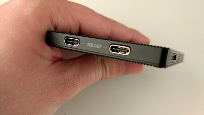 Два интерфейса USB Typ-C. Один из них может использоваться для подключения входящего в комплект поставки адаптера HDMI-/USB-A.
