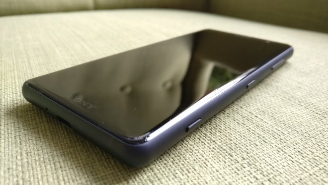 Тест смартфона Sony Xperia XZ2 Compact: топовая производительность в мини-формате