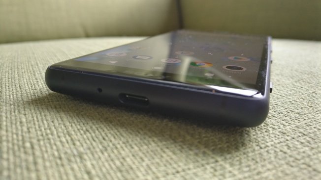 Тест смартфона Sony Xperia XZ2 Compact: топовая производительность в мини-формате