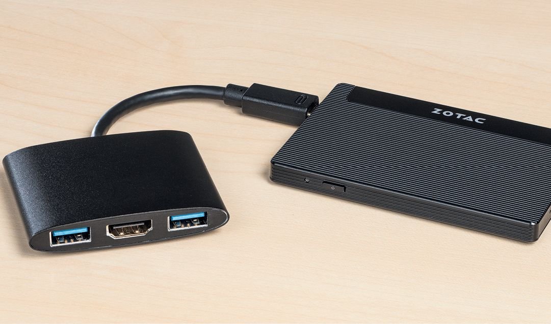 Zotac PI225: слишком мал для разъема HDMI. Мини-ПК размером с пластиковую карточку комплектуется адаптером для HDMI и USB Type-A, который можно подключить в один из двух разъемов USB Type-C