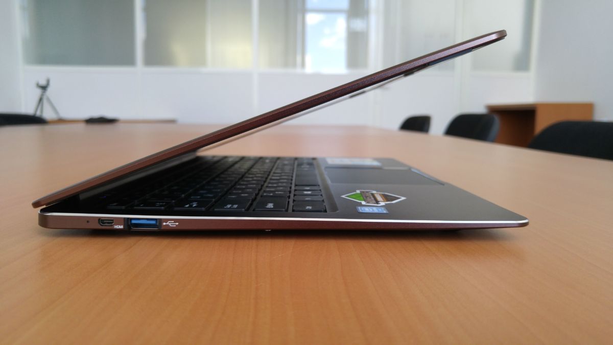 Тест и обзор ноутбука Perstigio SmartBook 141S: тонкий подход к работе и учебе
