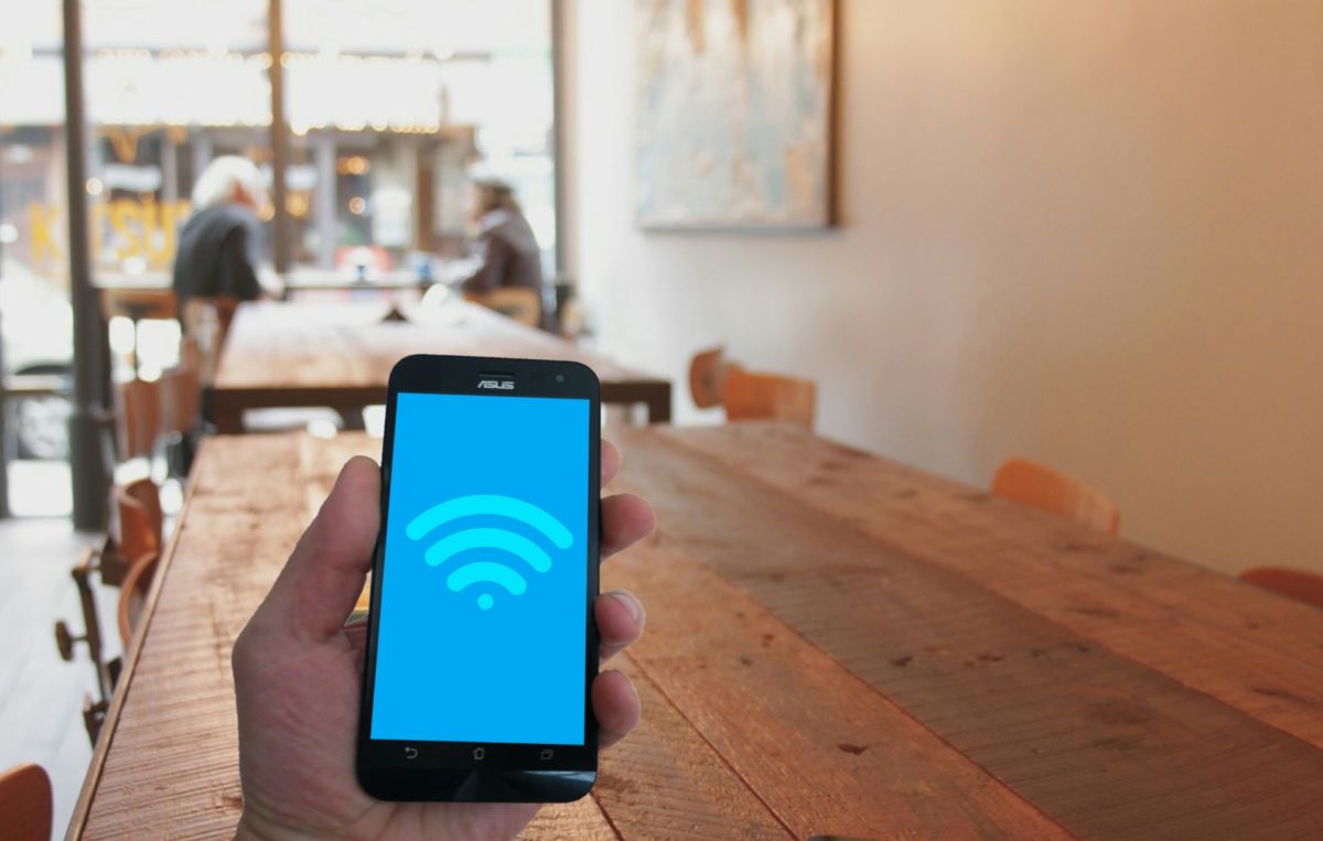 Насколько опасно подключаться к общественному Wi-Fi?