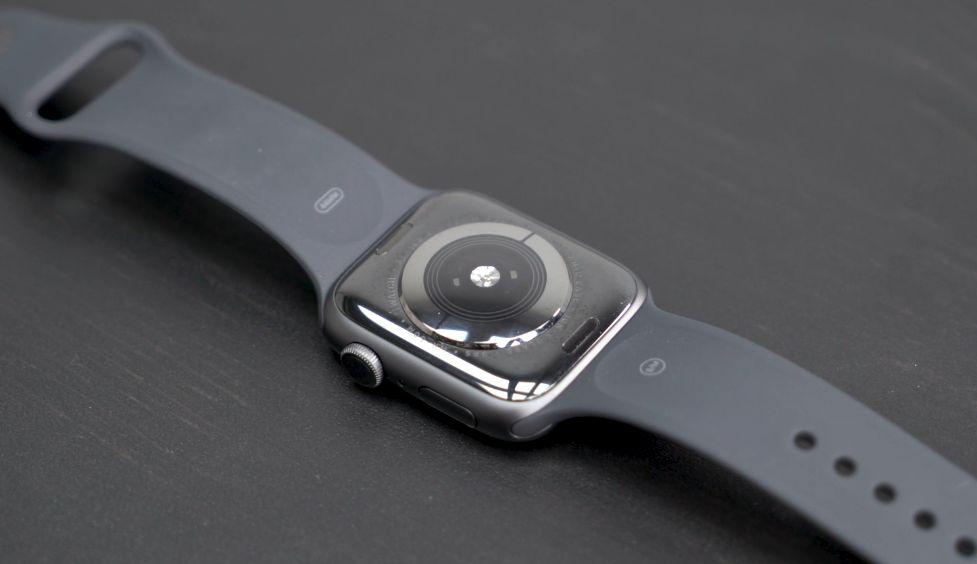 Обзор часов Apple Watch Series 4 GPS: маленький медбрат