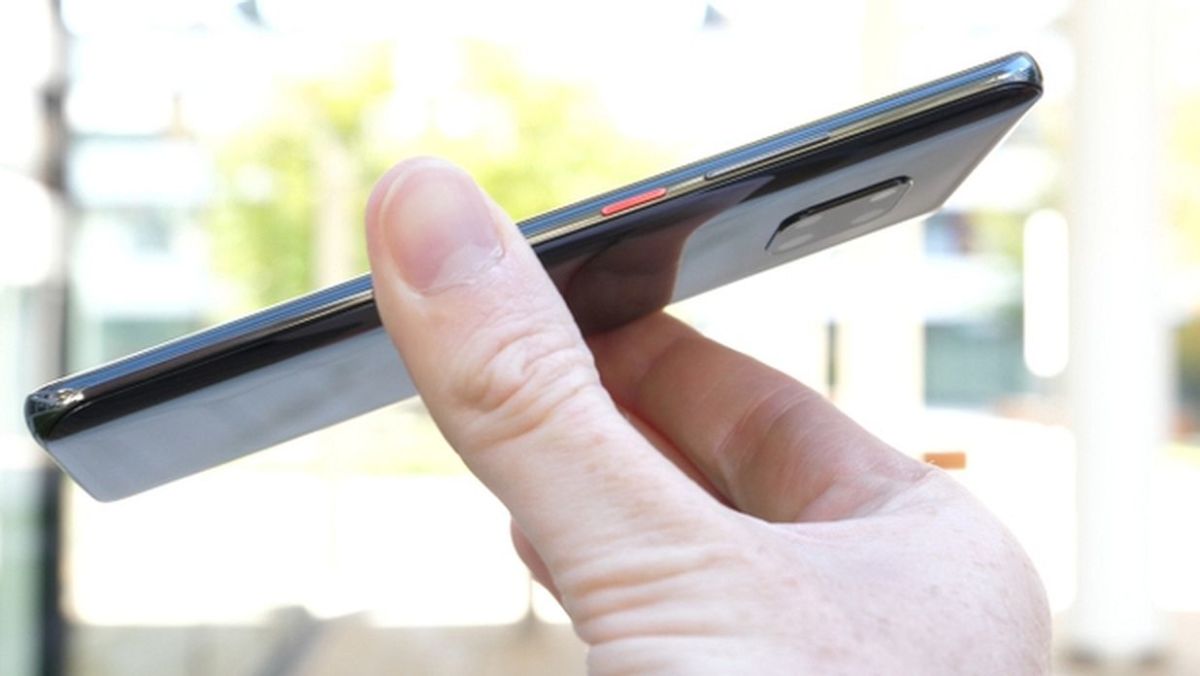 Тест и обзор смартфона Huawei Mate 20 Pro: отличная начинка с мини-недостатками