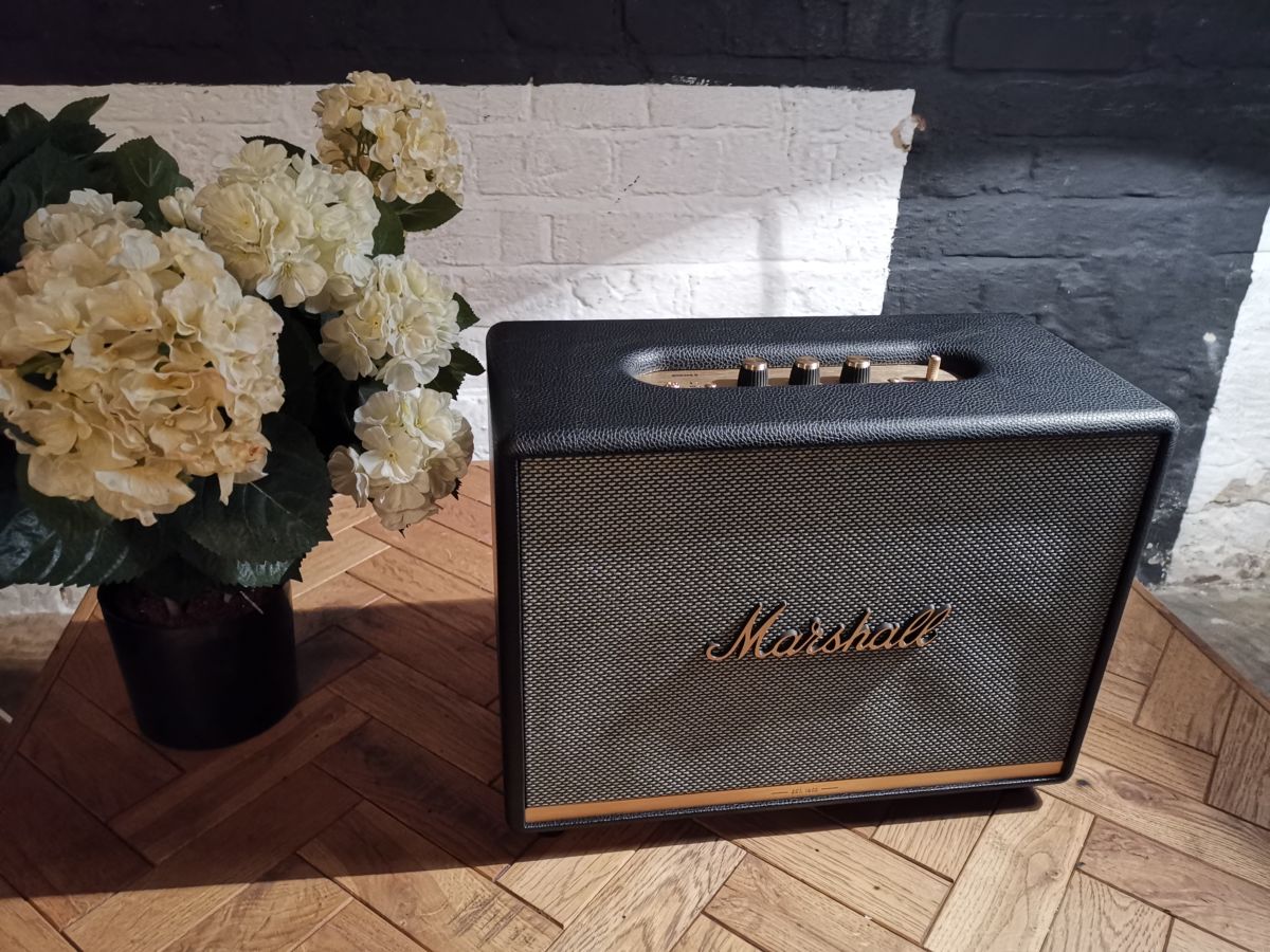 колонка marshall в интерьере