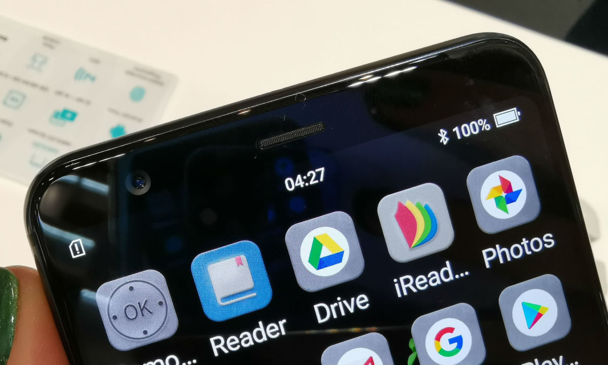 MWC 2019: Hisense показала смартфон с двойным экраном