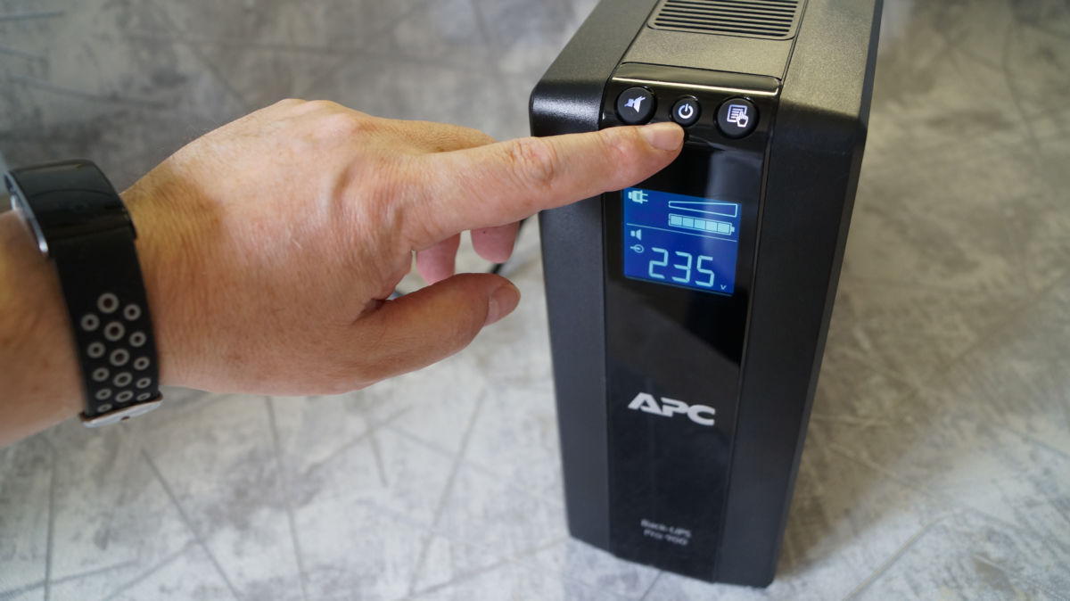Тест и обзор APC Back UPS Pro 900 BR900G-RS: умная защита для домашних устройств