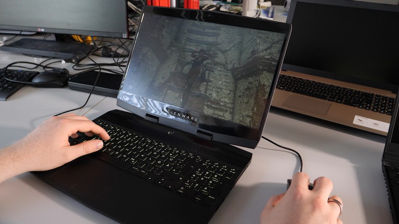 Тест ноутбука Dell Alienware m15: легкий и тонкий игровой монстр