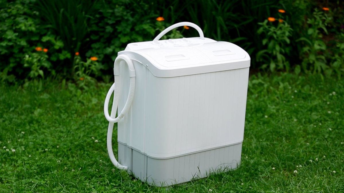 Долой тазики: покупаем стиральную машину для дачи без водопровода