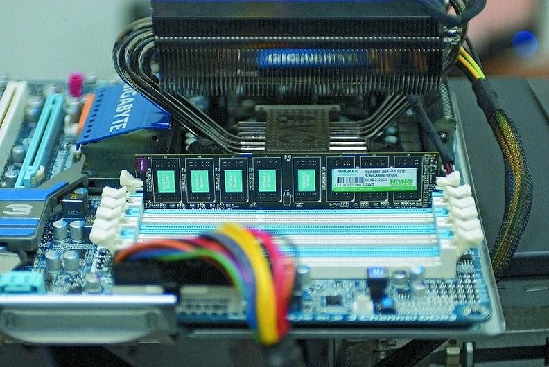 На что способно безрадиаторное охлаждение памяти