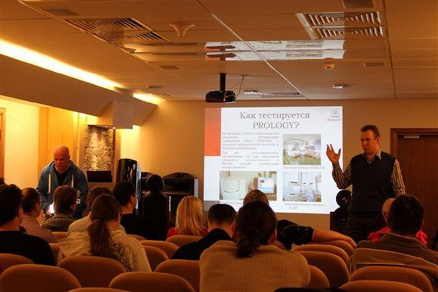 Множество устройств на конференции Prology