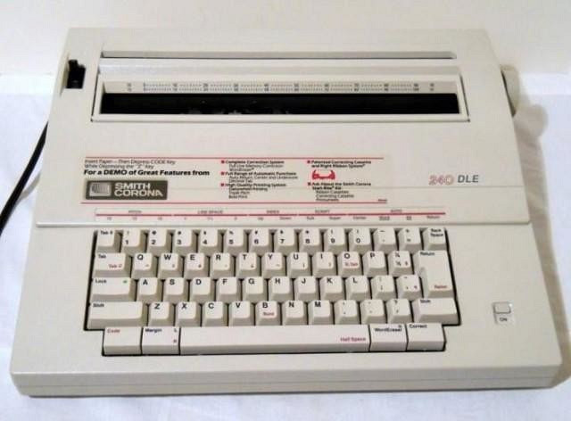 Российские ведомства закупают пишущие машинки и отечественные защищенные телефоны