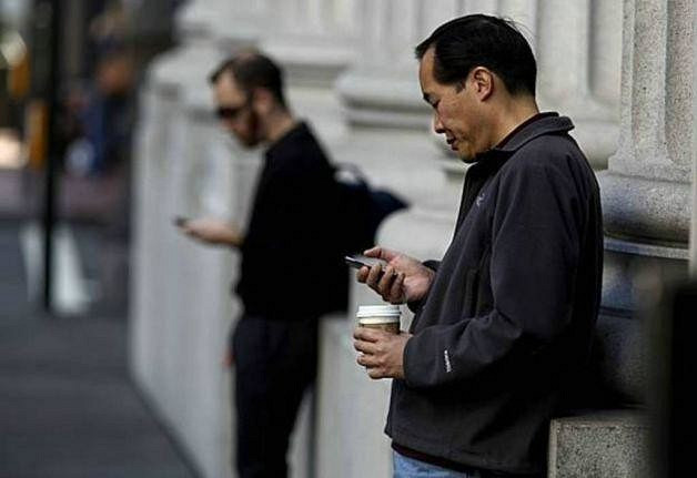 Смартфоны приводят к заболеванию позвоночника