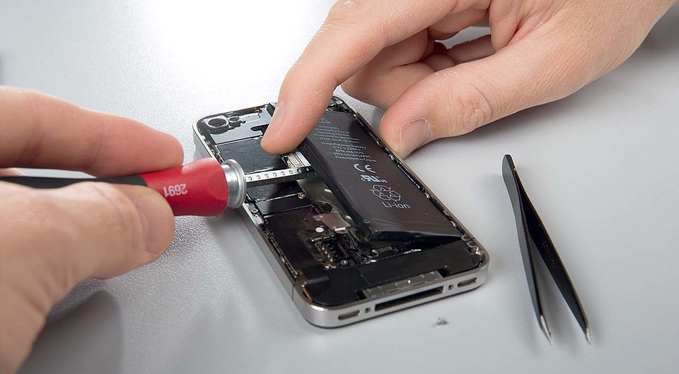 Ремонтируем Wi-Fi-антенну смартфона iPhone 4