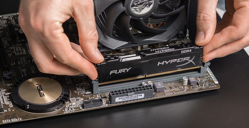 Как установить модули ОЗУ и подключить разъемы материнской платы