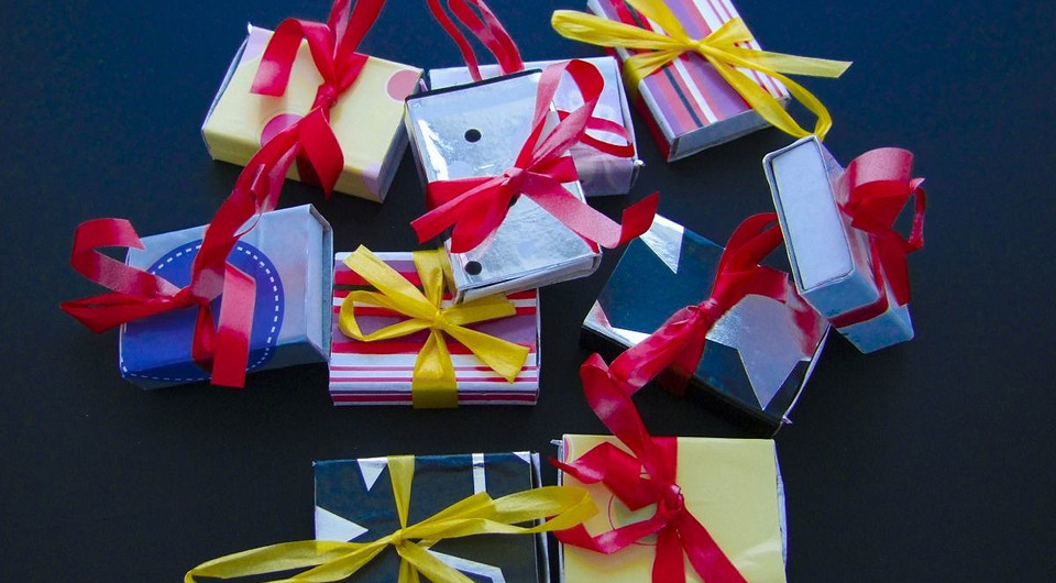 Что подарить друзьям и близким: 8 практичных гаджетов, которые понравятся всем