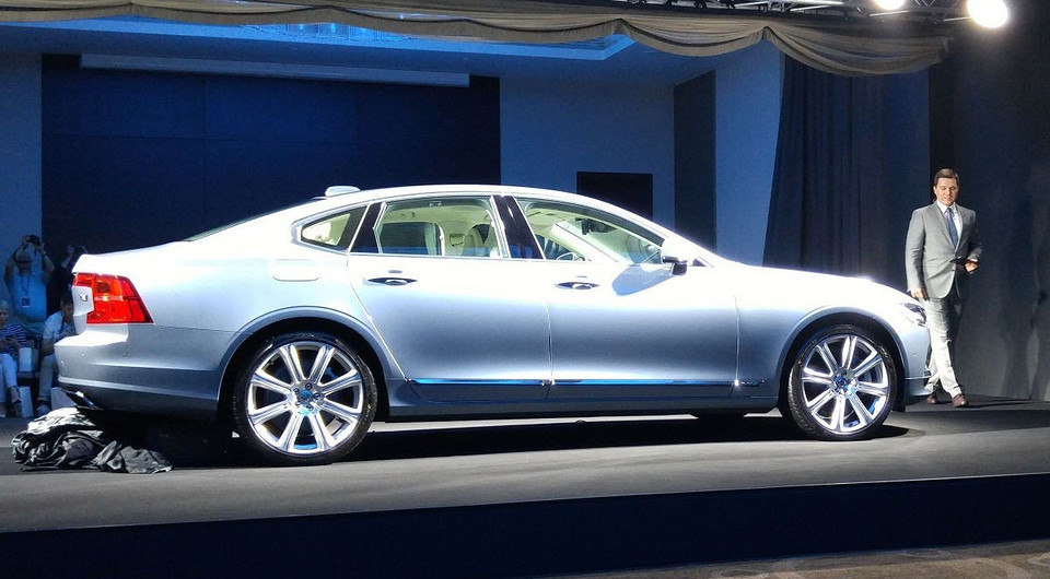 В России представлен седан Volvo S90, оснащенный новыми технологиями безопасности