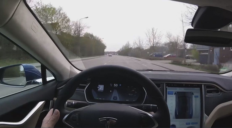 Tesla меняет алгоритм работы автопилота и делает ставку на систему радаров