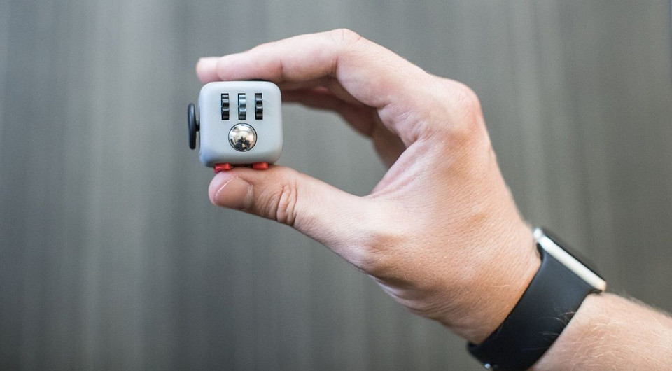 Гаджет Fidget Cube собрал в 253 раза больше денег, чем хотели разработчики