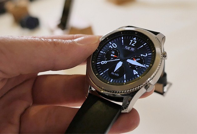 Первый взгляд на умные часы Samsung Gear S3