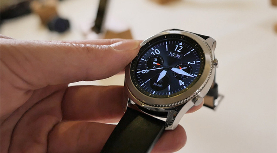 Первый взгляд на умные часы Samsung Gear S3