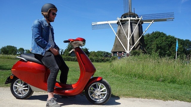 Электроскутер Bolt AppScooter: 400 км на одной зарядке