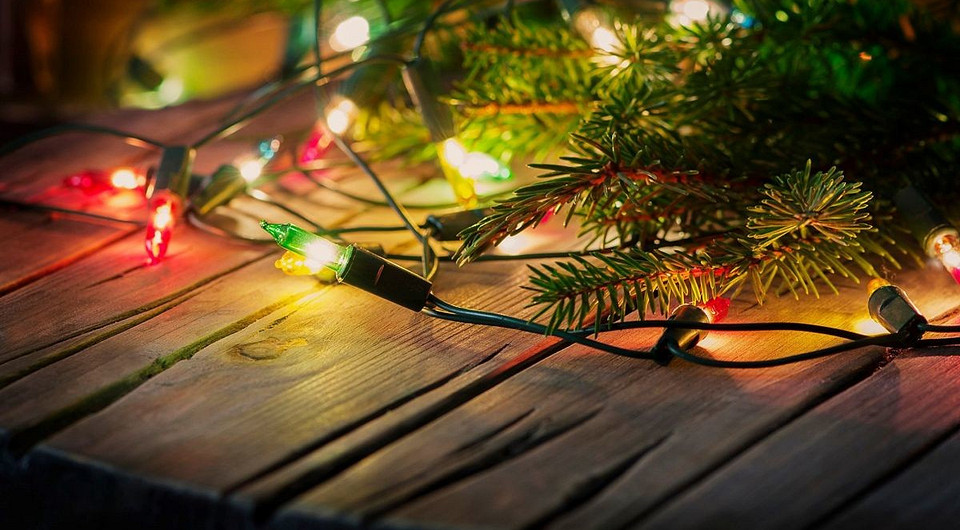 Новогодняя елка замедляет интернет: как ее установить без помех для Wi-Fi