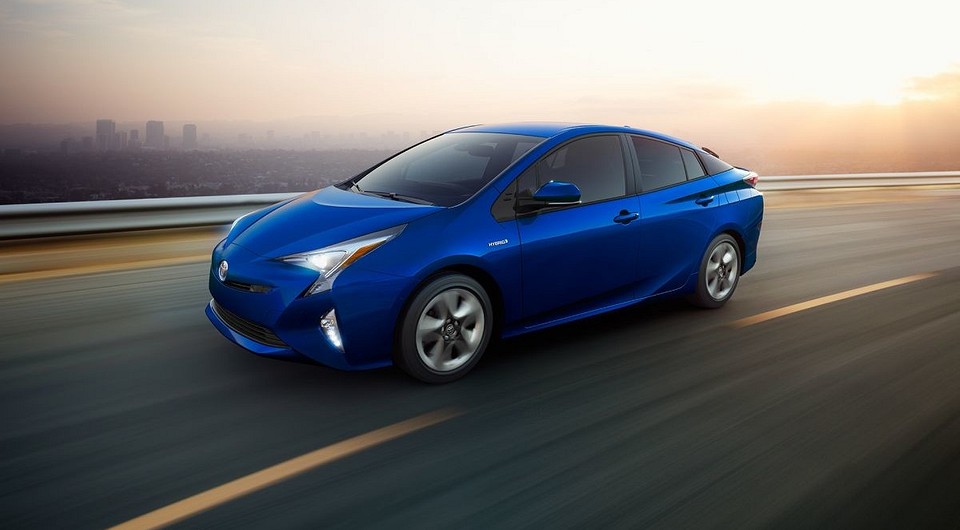 Обзор обновленной Toyota Prius: гибридный хит или техническое фиаско?