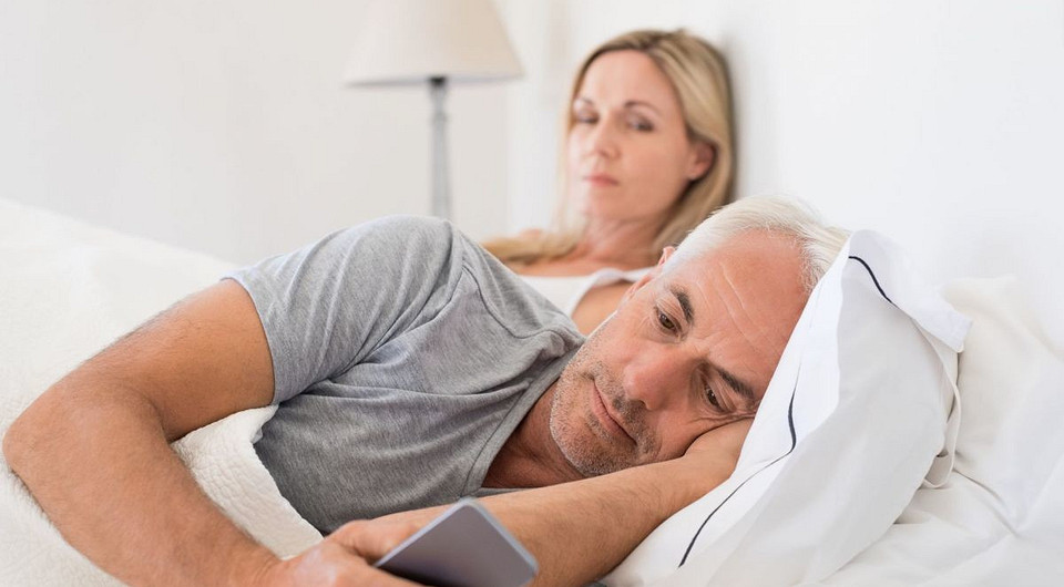 Смартфон как причина развода: как цифровые технологии убивают отношения